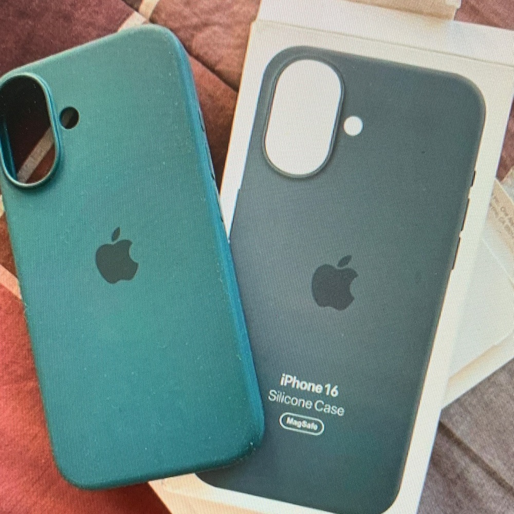 Apple iPhone 16 Silicone Case - Teal